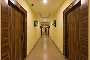 Lobby - Fabhotel Sr Inn (Lucknow)