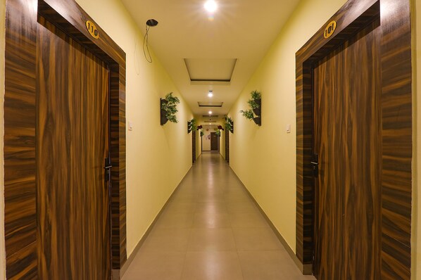 Lobby - Fabhotel Sr Inn (Lucknow)