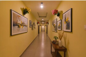 Lobby - Fabhotel Sr Inn (Lucknow)