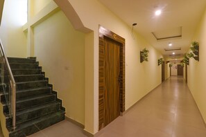 Lobby - Fabhotel Sr Inn (Lucknow)
