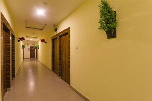 Lobby - Fabhotel Sr Inn (Lucknow)