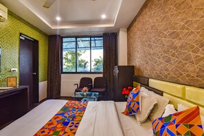 Egyptian cotton sheets, premium bedding, in-room safe, desk - Fabexpress Silver Plaza (Ahmedabad)