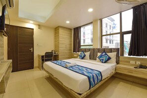 1 bedroom, Egyptian cotton sheets, premium bedding, in-room safe