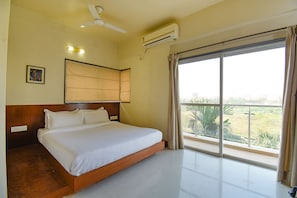 Egyptian cotton sheets, premium bedding, in-room safe, free WiFi - FabHotel Sky Vista Inn (Pune)