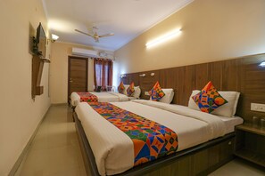 Egyptian cotton sheets, premium bedding, in-room safe, desk - Fabhotel Golden Sunrise Inn (Amritsar)