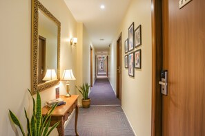 Lobby - Fabhotel Royal International (Mumbai)