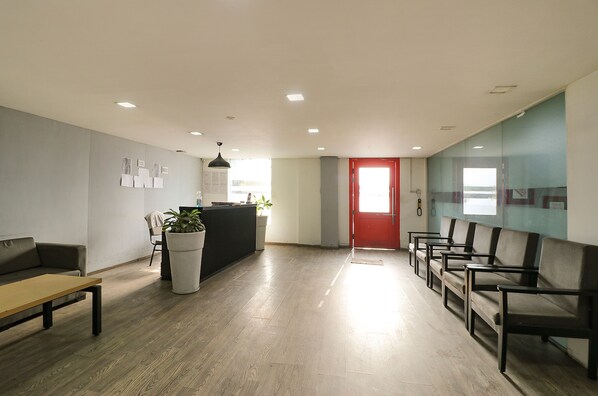 Reception - Fabhotel The Chaitanyas (New Delhi)