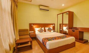 Egyptian cotton sheets, premium bedding, in-room safe, desk - Fabhotel The Btm Palace (Bengaluru)