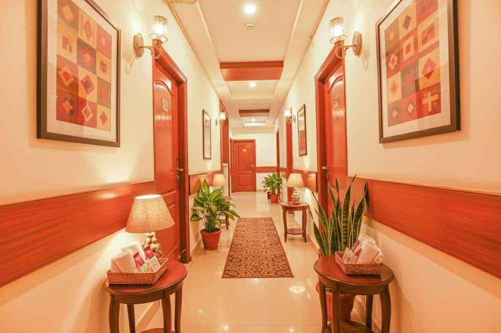 Fabhotel The Btm Palace