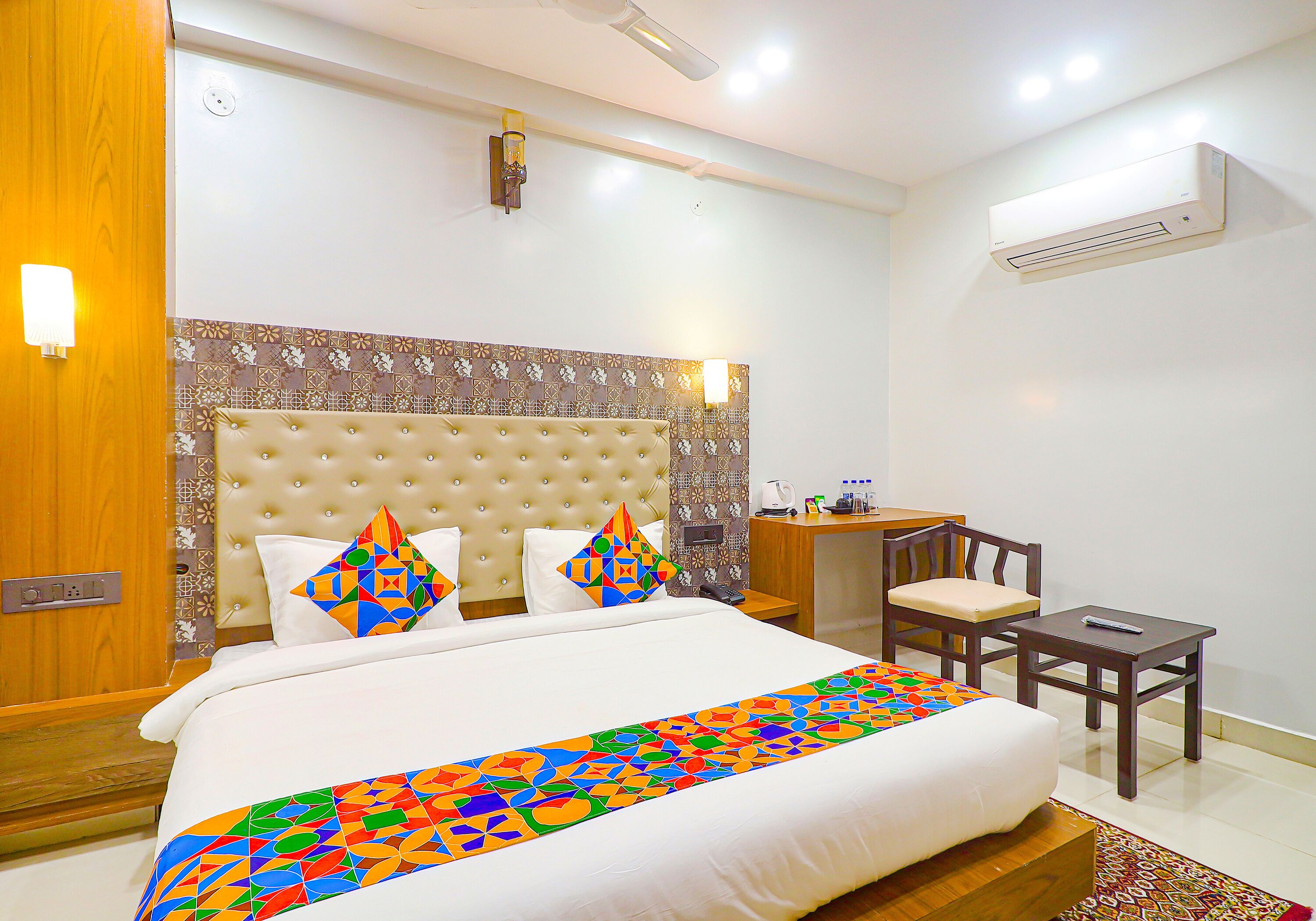 Egyptian cotton sheets, premium bedding, in-room safe, desk