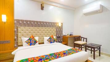 Egyptian cotton sheets, premium bedding, in-room safe, desk