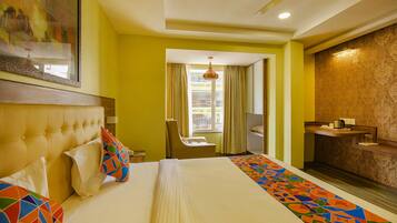 Egyptian cotton sheets, premium bedding, in-room safe, desk