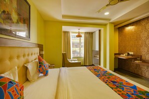 Egyptian cotton sheets, premium bedding, in-room safe, desk