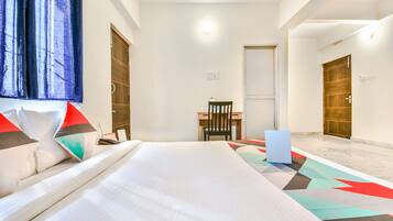 Egyptian cotton sheets, premium bedding, in-room safe, desk