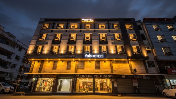 A multi-story hotel with a prominent 'fabHOTELS' sign and 'HOTEL PS GRAND' signage. - Fabhotel Ps Grand (Lucknow)