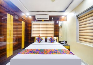 Deluxe Room | Egyptian cotton sheets, premium bedding, in-room safe, desk