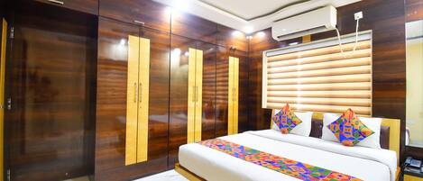 Deluxe Room | Egyptian cotton sheets, premium bedding, in-room safe, desk