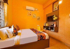Deluxe Room | Egyptian cotton sheets, premium bedding, in-room safe, desk - Fabhotel Vijaylakshmi Stay Inn (Chennai)