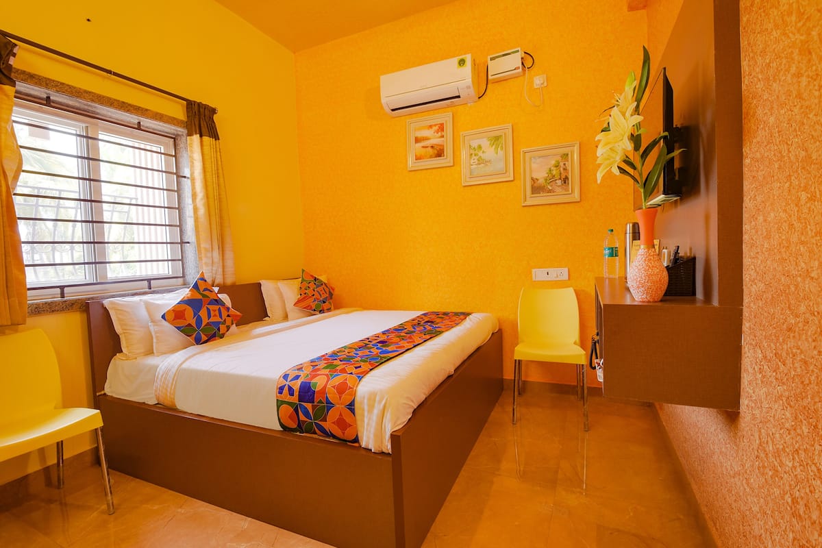 Deluxe Room | Egyptian cotton sheets, premium bedding, in-room safe, desk
