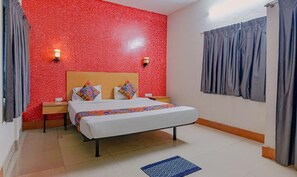Egyptian cotton sheets, premium bedding, in-room safe, desk