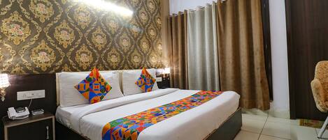 Premium Room | Egyptian cotton sheets, premium bedding, in-room safe, desk