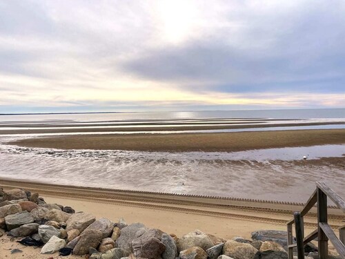 Edgewood on Campground Beach/Steps to the Sand