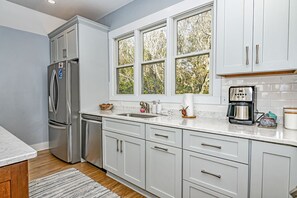 Fridge, microwave, oven, stovetop - Golf course views on Fort Holmes Trail overlooking hole number 10! Upper deck taking in island views (Bald Head Island)