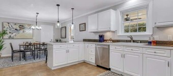 Enjoy Savannah 3BR w/King Bed