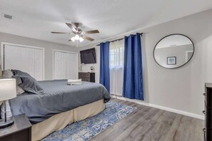 3 bedrooms, travel crib, WiFi, bed sheets