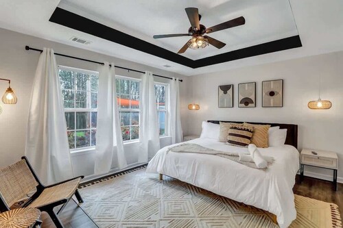 Oasis near Savannah | Lakefront Retreat + Game roo