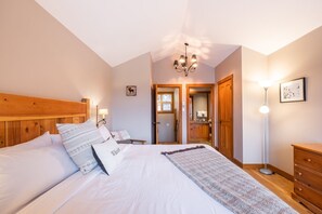 3 slaapkamers, een strijkplank/strijkijzer, wifi, beddengoed