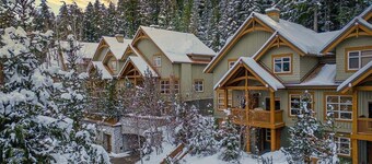 Private Hot Tub | BBQ | Free parking | Ski-in/out