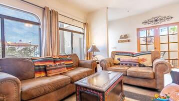 Télévision, cheminée