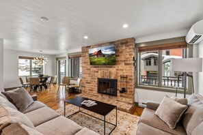 TV, fireplace