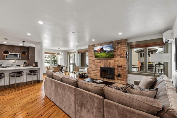 TV, fireplace - Bear Claw 415 on Mountain Condo with Ski-In/Ski-Out Access! (Steamboat Springs)