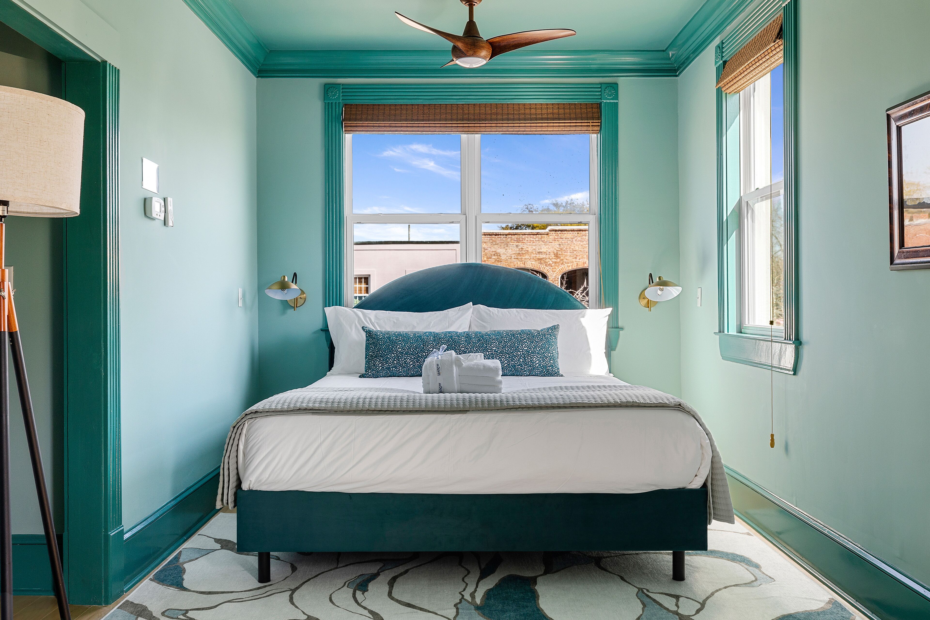 Chic Artistic Loft Downtown Park Circle | Mid Mod