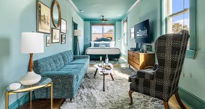 Chic Artistic Loft in Park Circle! | The Mid Mod