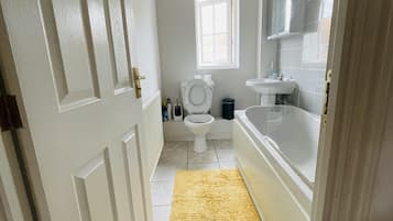 Villa | Bathroom | Combined shower/bathtub, deep-soaking bathtub, hair dryer, towels