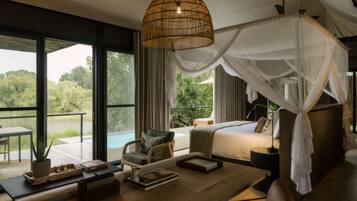 Premium bedding, down duvets, free minibar, in-room safe