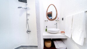 Deluxe Room, Pool View | Bilik Mandi | Pancuran mandi, hulu semburan mandi hujan 