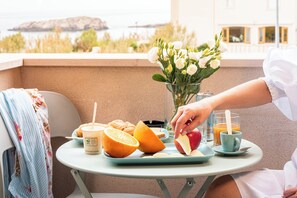 Camera Comfort con letto matrimoniale o 2 letti singoli , balcone vista mare  | Vue de la chambre
