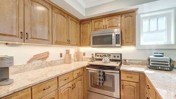 Geschirrspüler, Wasserkocher mit Kaffee-/Teezubehör