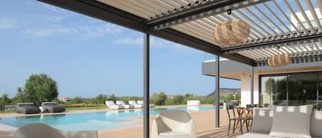 Indoor pool, outdoor pool