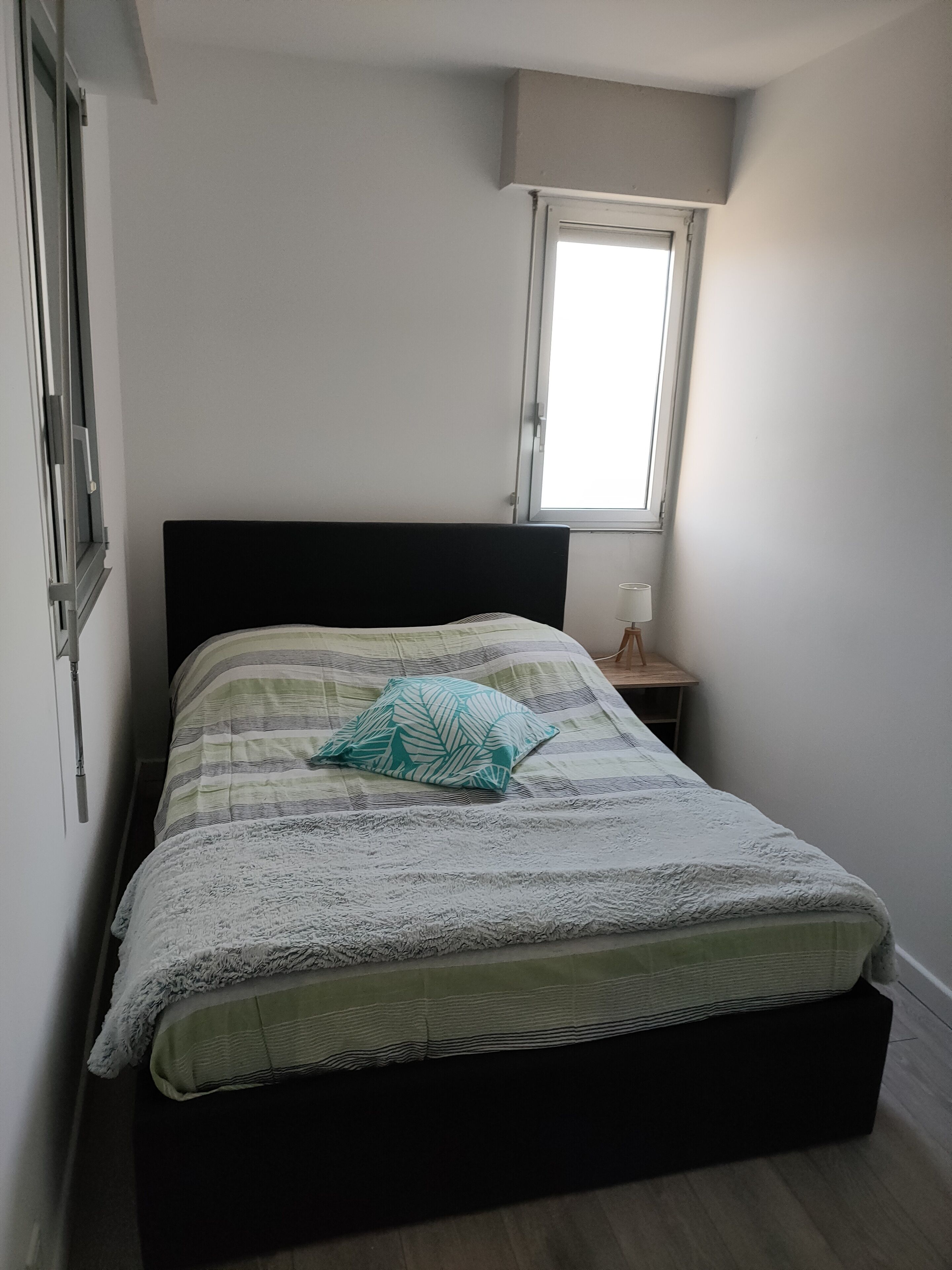 1 slaapkamer, een strijkplank/strijkijzer, gratis wifi, beddengoed