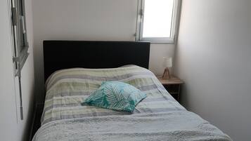 1 chambre, fer et planche Ă repasser, Wi-Fi gratuit, draps fournis
