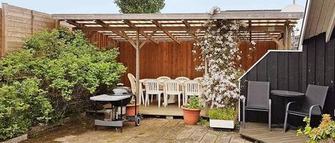 House | Outdoor dining