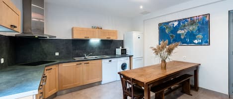 Microwave, stovetop, dishwasher