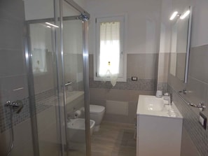 Douche, bidet