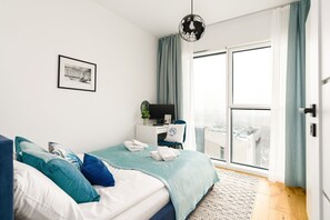 2 bedrooms, cribs/infant beds, free WiFi, bed sheets - 16th Floor Apartment Poznan by Renters (Poznan)