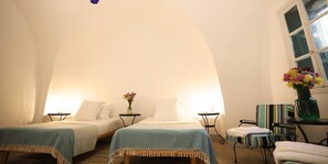 Habitación Confort con 2 camas individuales | Mobiliario individual y wifi gratis